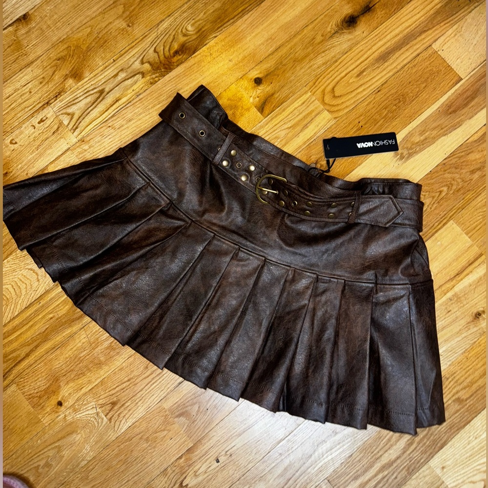 Brown Pleated Leather Skirt😍
